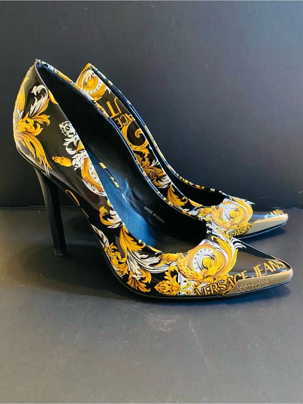 🛍️ VERSACE JEANS COUTURE AUTHENTIC BAROQUE PRINT TOE CAP STILETTO PUMPS NWOT - Picture 11 of 17
